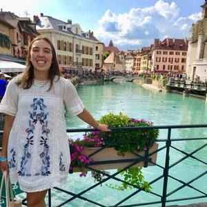 Meet your Posher, Emma